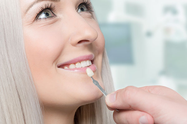 Changing The Color Of Your Teeth With Veneers